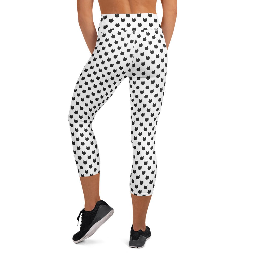 Pokka Kitty Dots Black – Yoga Capri Leggings - Nimblet